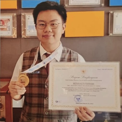 Nathan holding the OSN informatics gold medal and certificate